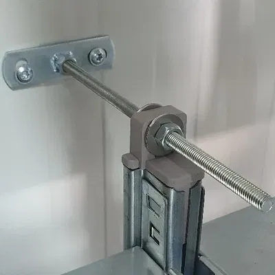 Nắp trên hệ thống kệ Errex g3 với khả năng gắn tường