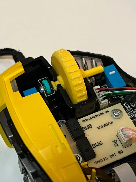 Bánh xe cuộn cho chuột Corsair Scimitar Pro - Image 2