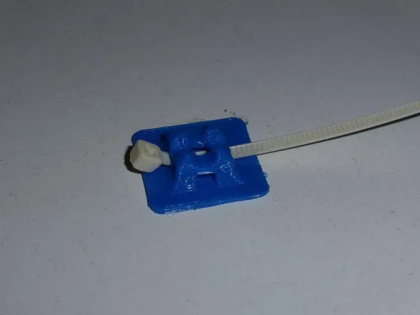 Giá đỡ cáp với băng dính hai mặt và ziptie nhỏ - Image 2