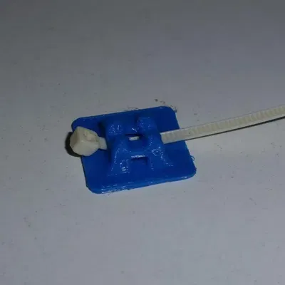 Giá đỡ cáp với băng dính hai mặt và ziptie nhỏ