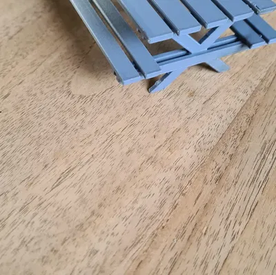 Bàn tiệc nhỏ cho búp bê trong ngôi nhà búp bê