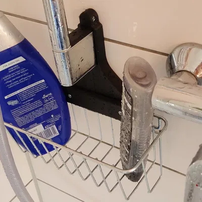 Giá đỡ giỏ tắm IKEA KROKFJORDEN lắp vào thanh vòi sen