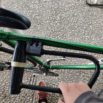 Giá đỡ khóa xe đạp Decathlon gắn khung xe