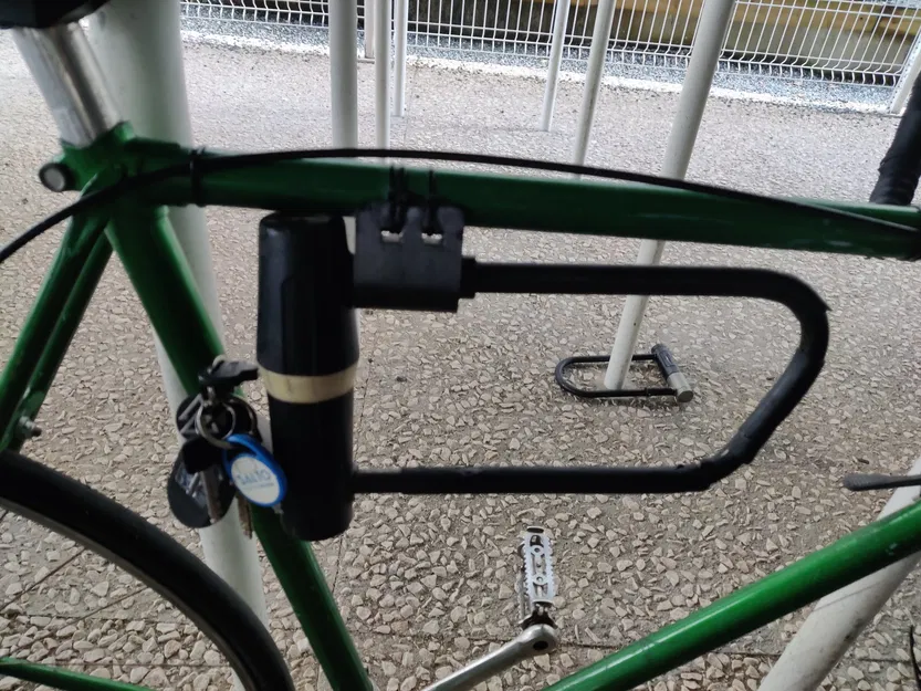 Giá đỡ khóa xe đạp Decathlon gắn khung xe - Image 2