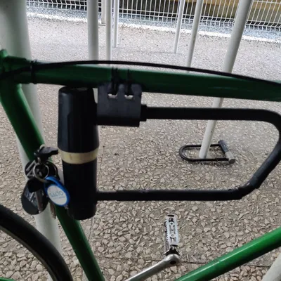 Giá đỡ khóa xe đạp Decathlon gắn khung xe