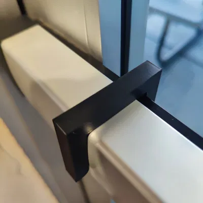 Cái kẹp cho thanh thoát hiểm giữ cửa