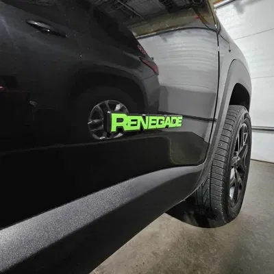 Biểu tượng Jeep Renegade tùy chỉnh màu sắc