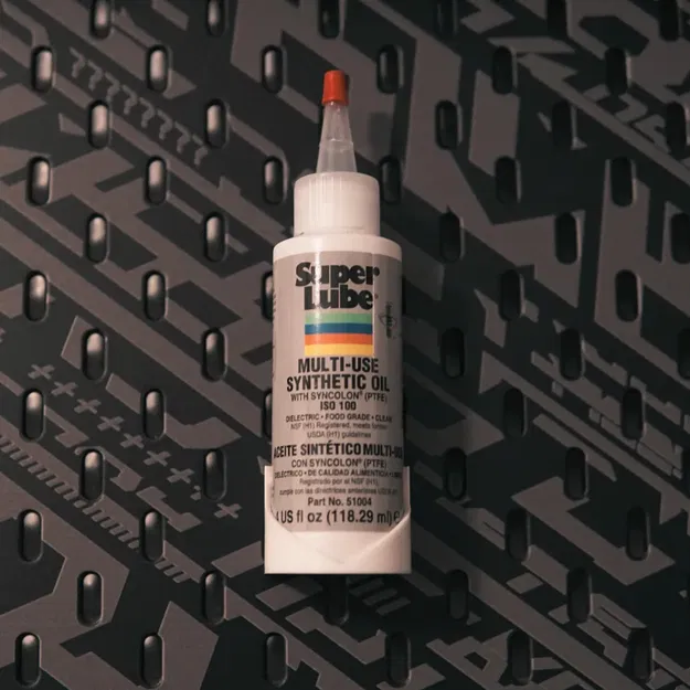 Giá đỡ chai dầu Super Lube SKÅDIS của IKEA - Image 1