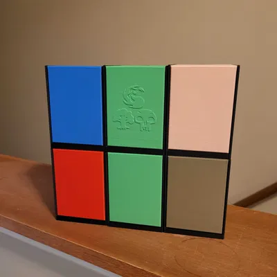 Hộp bài Ultimate v4 với nắp bản lề và cơ chế từ tính