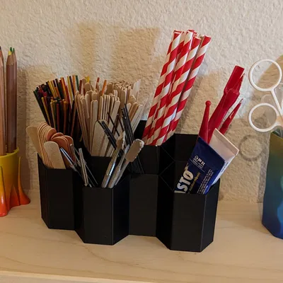 Giá đỡ bút tổ ong đơn giản cho bàn làm việc