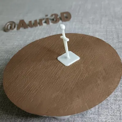 Kiến trúc trang trí với thanh kiếm cắm trên mặt đất