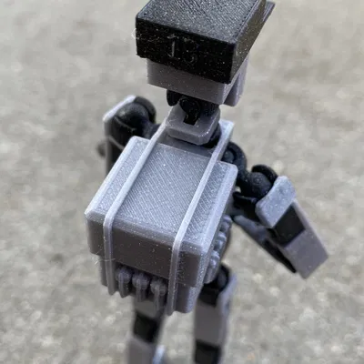 Binh sĩ Quân đội Mỹ Lucky 13 với mũ và ba lô