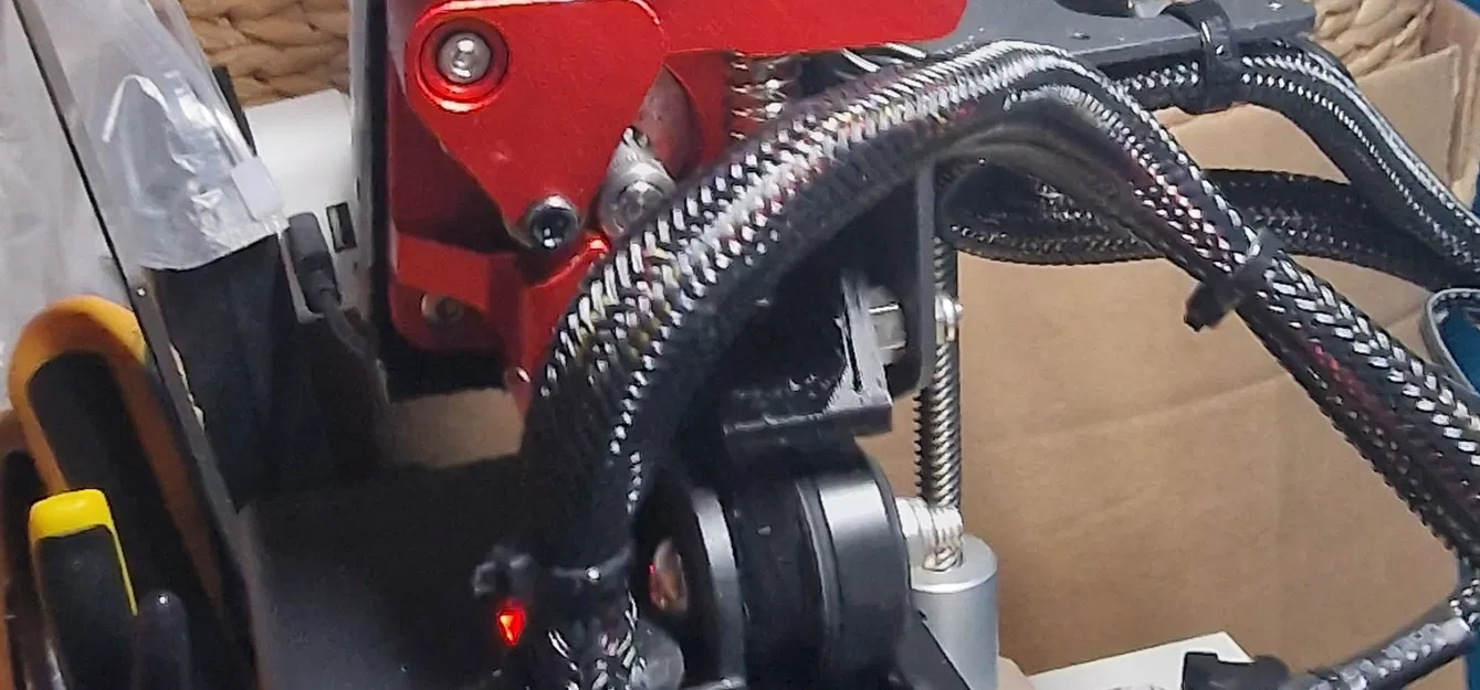 Giá đỡ truyền động trực tiếp Aquila X3, với cảm biến filament. Dành cho đầu đùn kép, không mất trục X. - Image 3