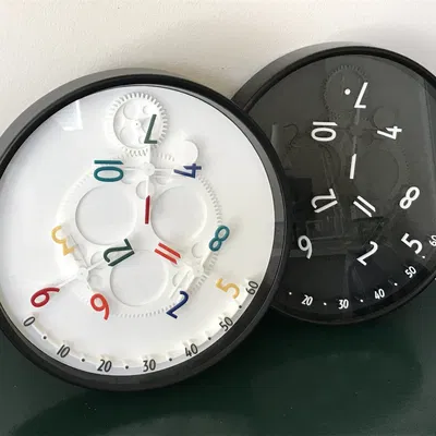 Đồng hồ giờ lang thang treo tường phong cách hiện đại