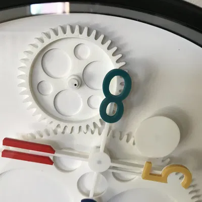 Đồng hồ giờ lang thang treo tường phong cách hiện đại