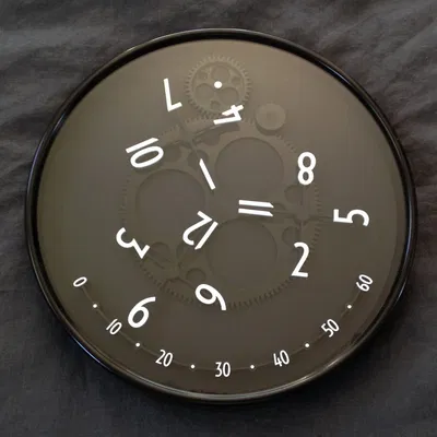 Đồng hồ giờ lang thang treo tường phong cách hiện đại