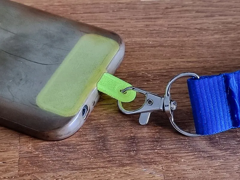 Dây đeo điện thoại, phụ kiện gắn vào ốp điện thoại - Image 1