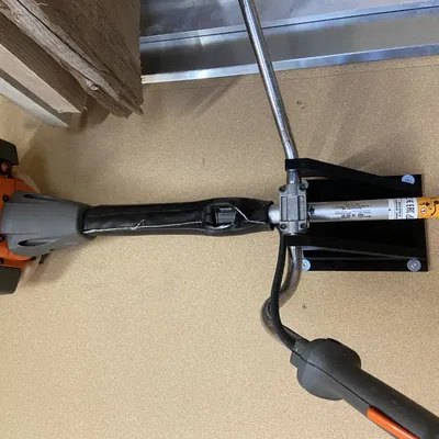 Giá đỡ treo tường cho máy cắt cỏ HUSQVARNA 553 RS