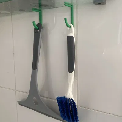 Móc treo đơn giản cho kệ tắm