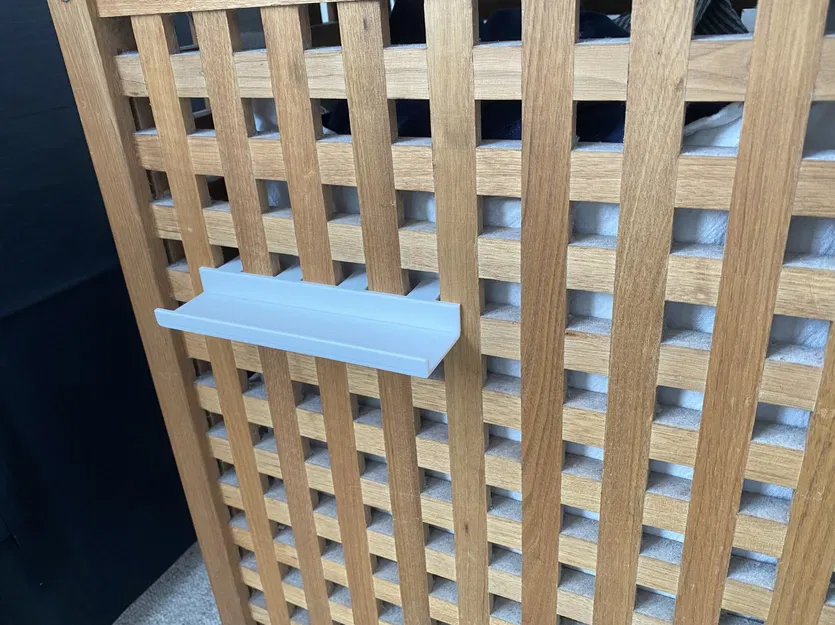 Giá đỡ điện thoại cho giỏ giặt bên giường ngủ - Image 1