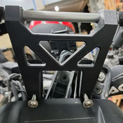 Thay thế giá đỡ kính chắn gió cho Yamaha Tenere 700