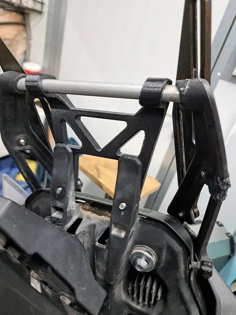 Thay thế giá đỡ kính chắn gió cho Yamaha Tenere 700 - Image 4