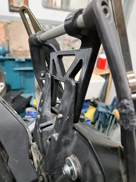 Thay thế giá đỡ kính chắn gió cho Yamaha Tenere 700 - Image 5