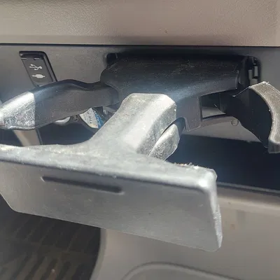 Giá đỡ cốc cho Toyota Sienna, phụ tùng số 55620-08050