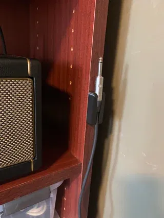 Giá đỡ cáp guitar đơn giản - Image 1