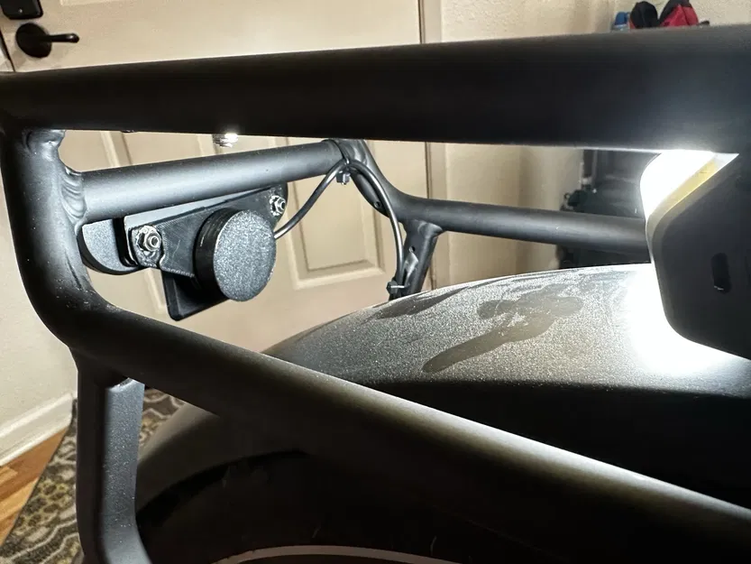 Giá đỡ đèn phanh sau xe đạp cho Apple Airtag - Image 2