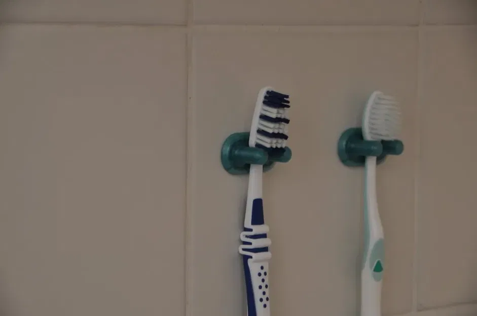 Giá đỡ bàn chải đánh răng gắn keo nóng - Image 1