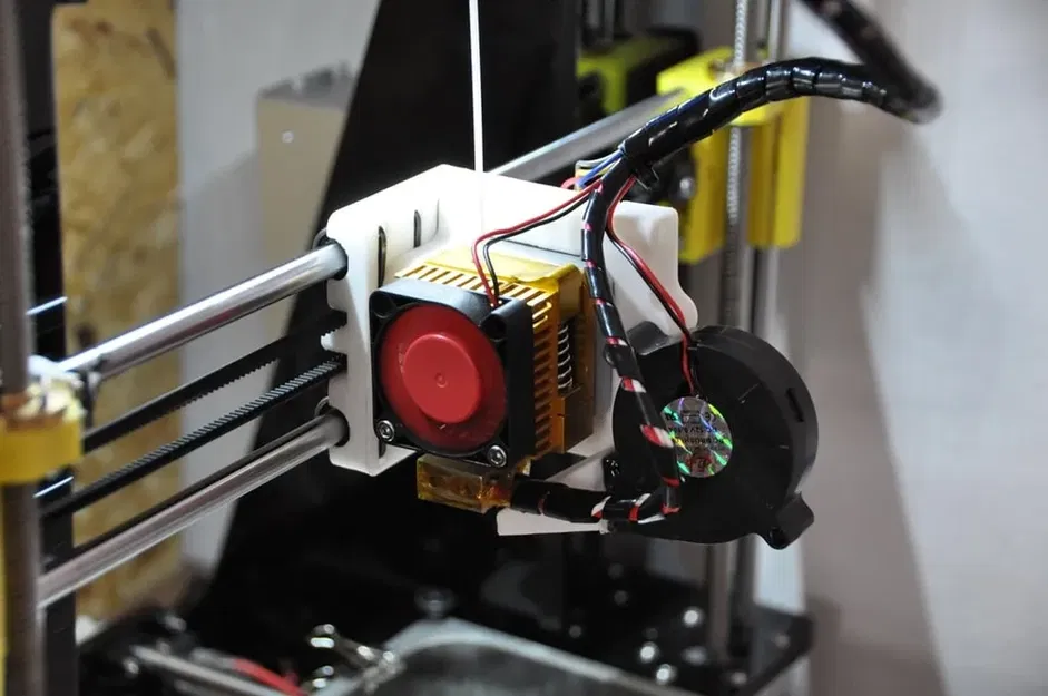 Giá đỡ X-Carriage cho máy in 3D Prusa i3 với ống dẫn quạt - Image 1