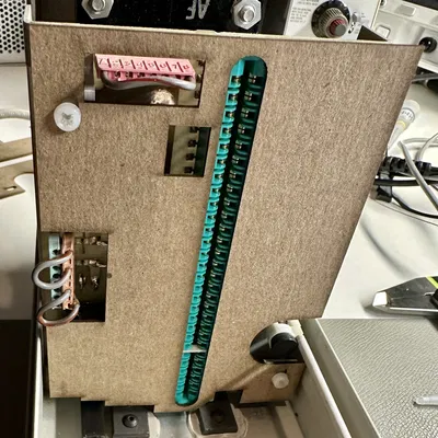 Bảng cách điện Tektronix TM501 và giá đỡ in 3D