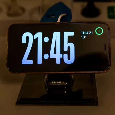 Giá đỡ MagSafe với chân đế GoPro tiện dụng