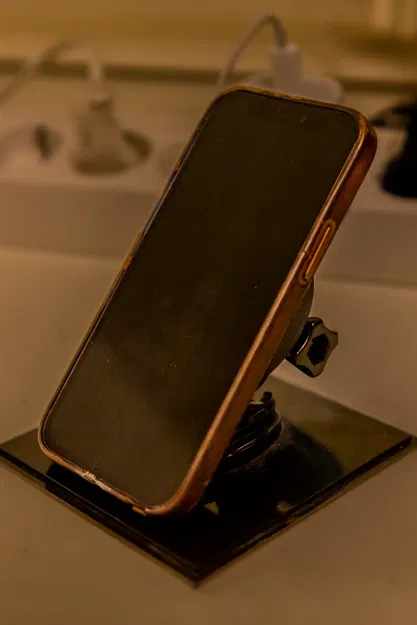 Giá đỡ MagSafe với chân đế GoPro tiện dụng - Image 5