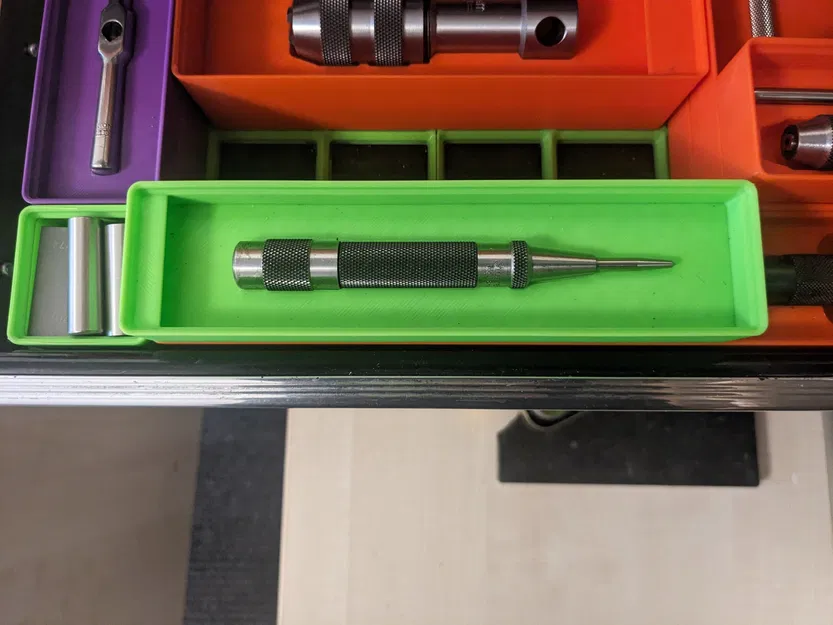 Búa tâm tự động Starrett 18A trong hệ thống Gridfinity - Image 1