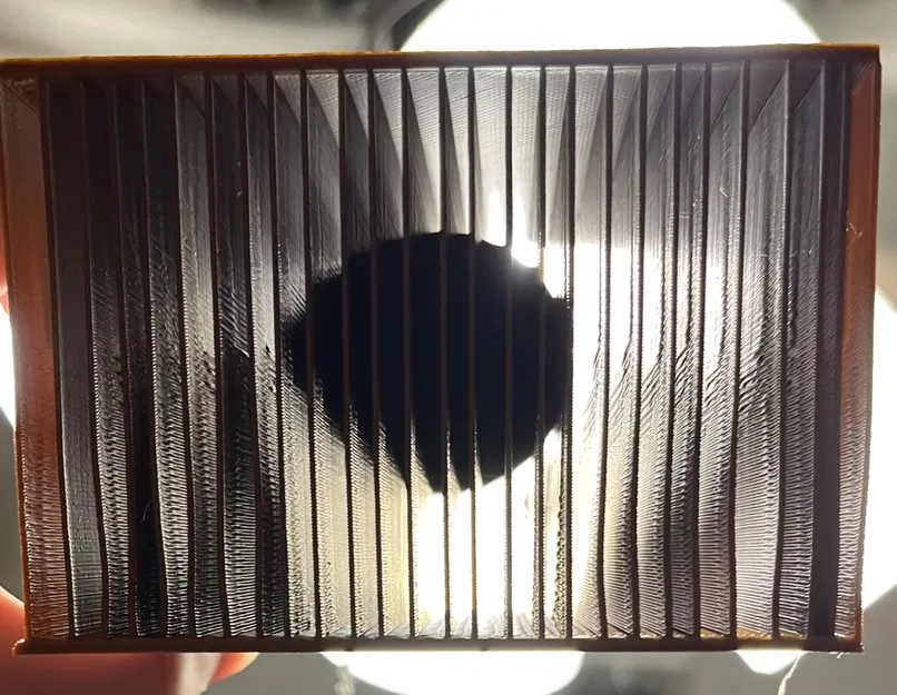 Quả bóng treo lơ lửng trong không trung - Image 1