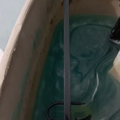 Cần gạt cho bồn cầu nối với dây xích