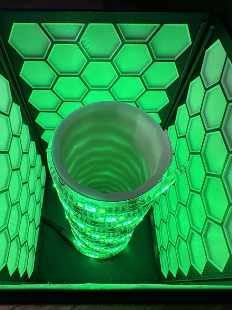 Đèn bàn hình lục giác với đèn LED tùy chỉnh - Image 1