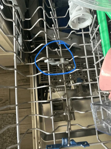 Kẹp máy rửa chén chắc chắn hơn với thiết kế dày hơn - Image 1