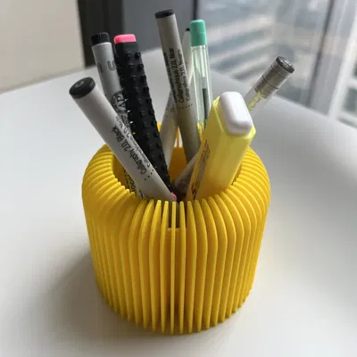 Giá đỡ bút hình mặt trời độc đáo cho bàn làm việc