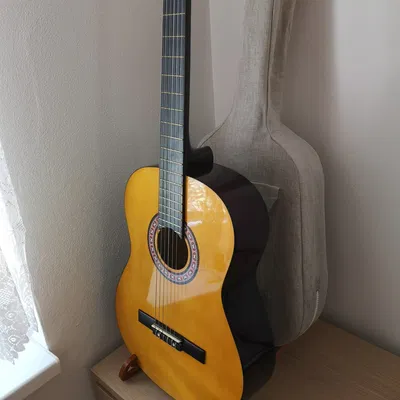 Giá đỡ guitar đơn giản có thể đặt trên sàn hoặc tủ