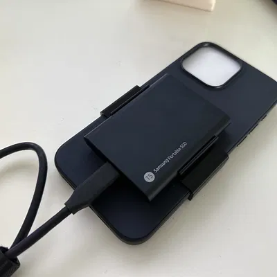 Giá đỡ SSD Samsung T5 cho ốp FineWoven iPhone 15 Pro Max