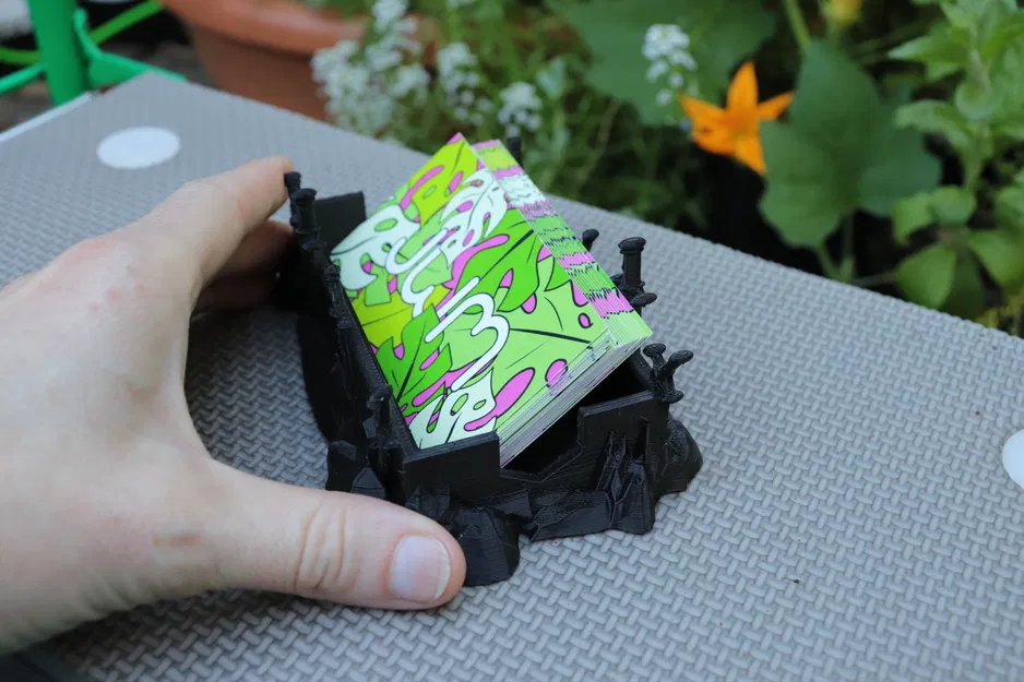 Giá đỡ danh thiếp lấy cảm hứng từ Vua Arthur - Image 2