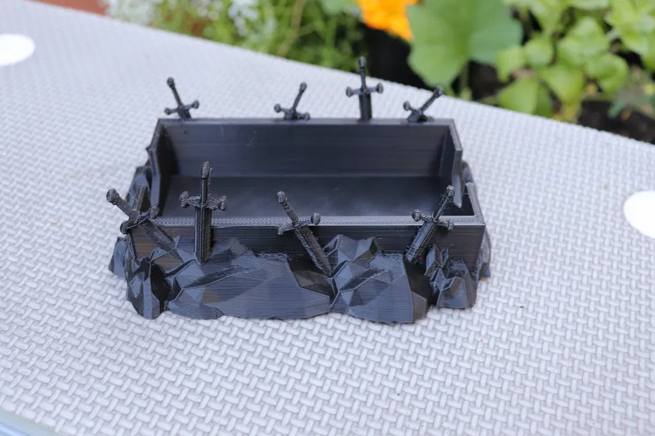 Giá đỡ danh thiếp lấy cảm hứng từ Vua Arthur - Image 3