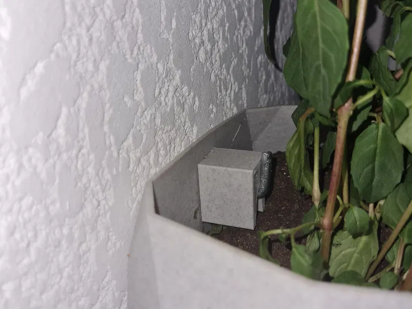 Khối đệm giữ chậu hoa gần tường - Image 3