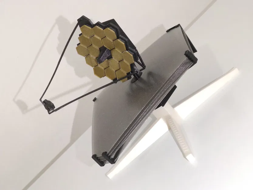 Mô hình thu nhỏ kính viễn vọng James Webb Space Telescope - Image 2