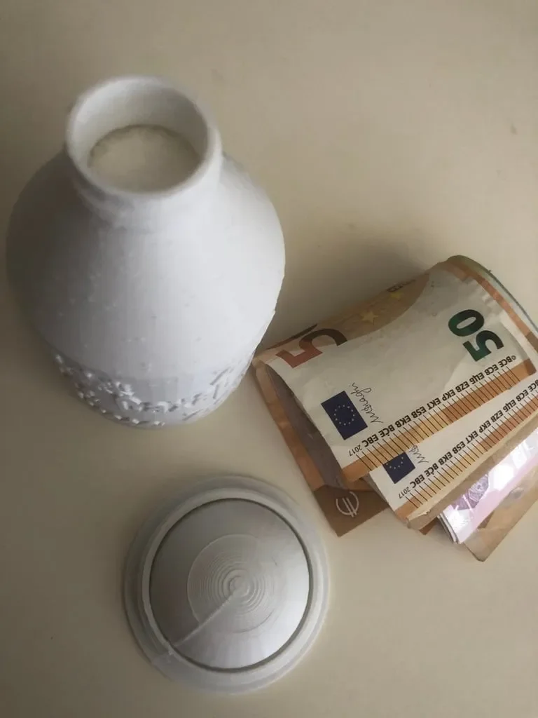 BÌNH CHỨA VỚI NGĂN KÍN ĐỂ TIỀN AN TOÀN TẠI NHÀ 1