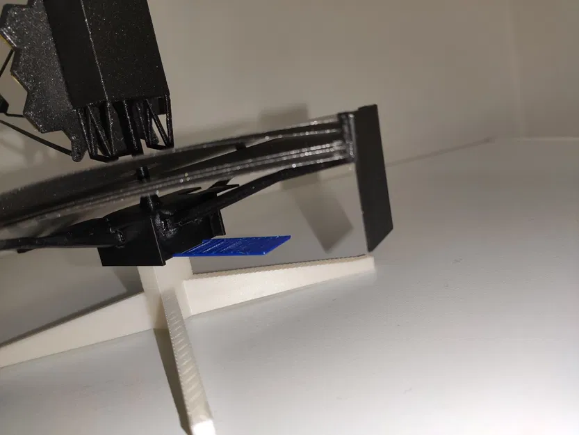 Mô hình thu nhỏ kính viễn vọng James Webb Space Telescope - Image 3