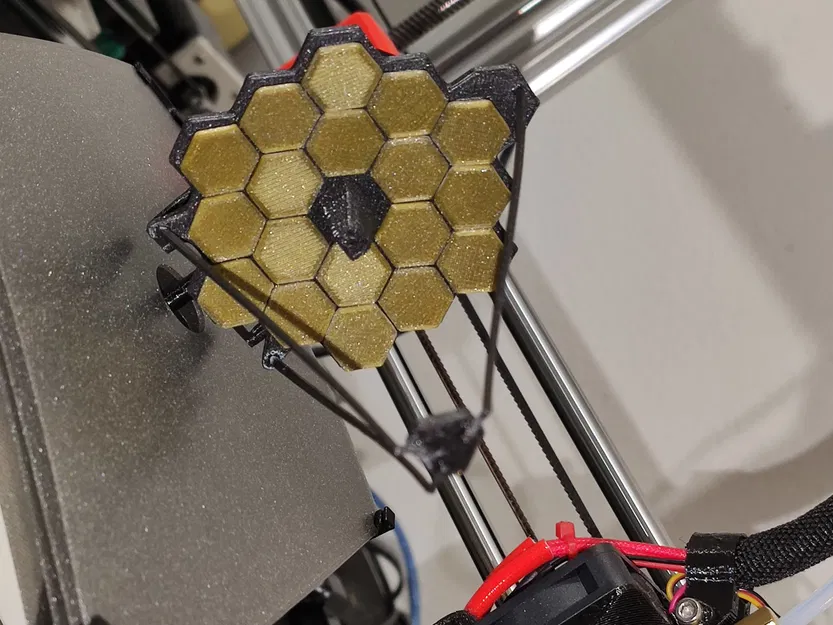 Mô hình thu nhỏ kính viễn vọng James Webb Space Telescope - Image 5